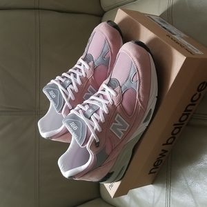 New Balance 991 Pink/Grey